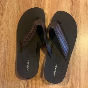 Dockers flip flops